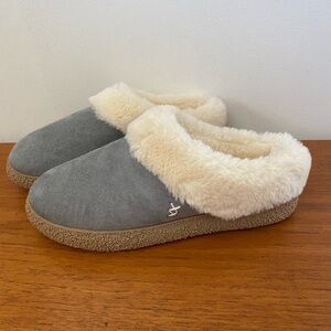EVERFOAM Bluish Gray & Cream Slippers with Plush Lining (NWOT)